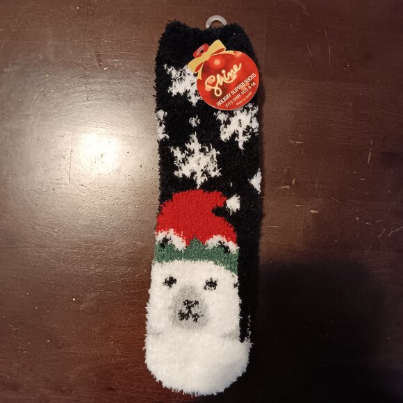 NWT Christmas Fuzzy Socks Polar Bear Snowflake Gift Fits Size 5-10 - Picture 1 of 4